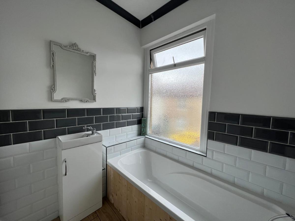 Brecon Town 3 Bedroom House Sleeps 6 Central Location Екстериор снимка